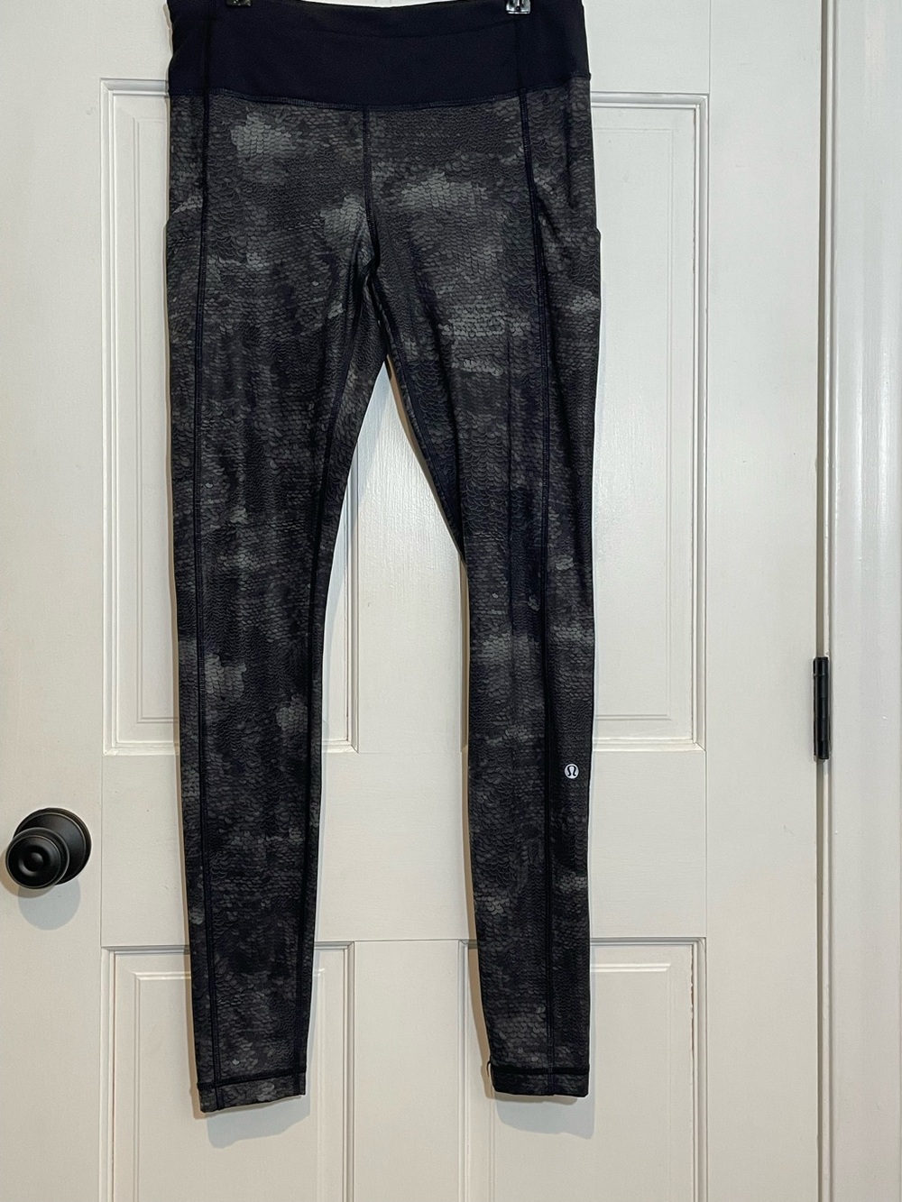 Lululemon Fast & Free Black Camo Leggings Womens Size 8 High Rise Pockets